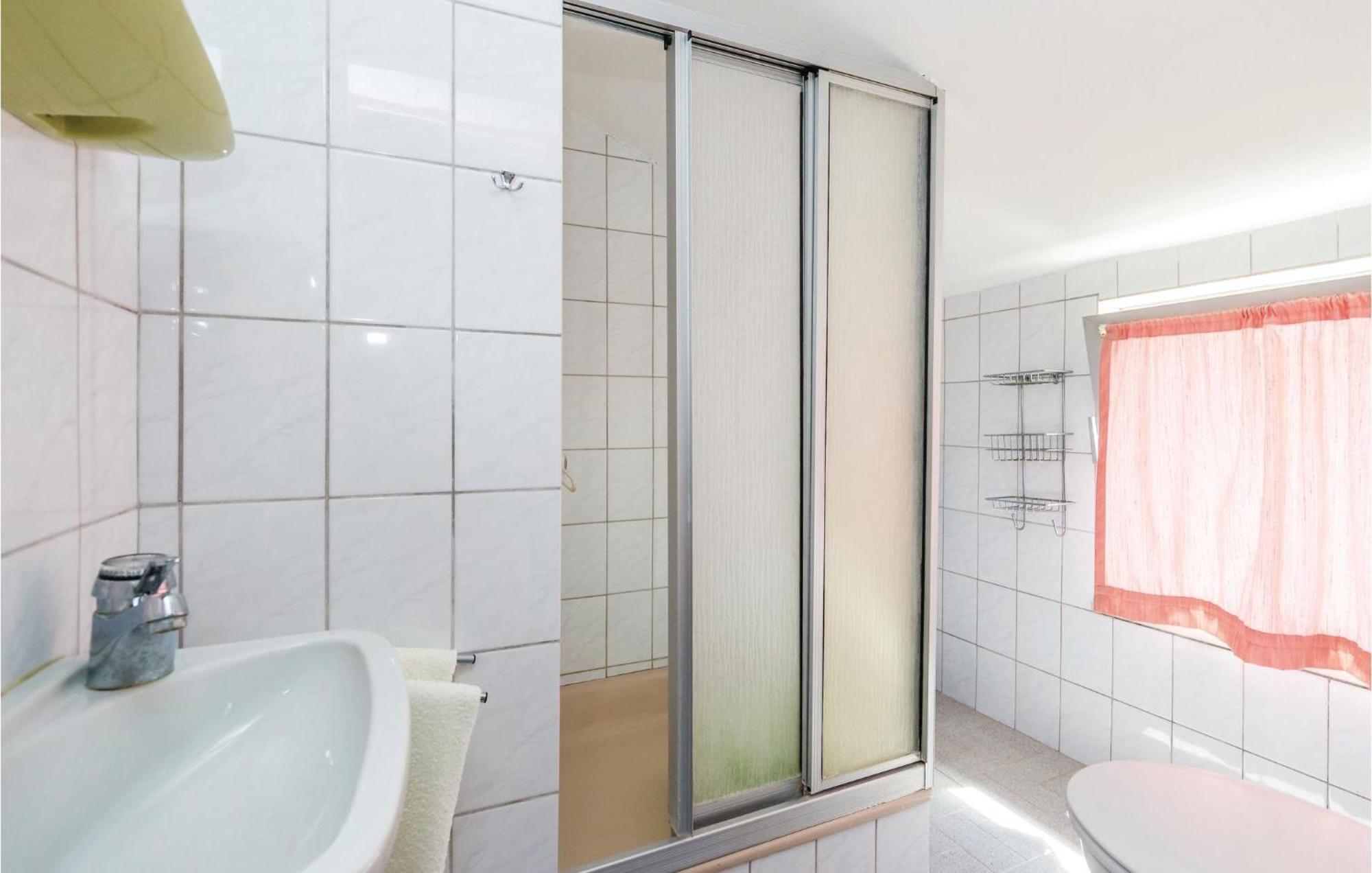 Lovely Apartment In Kampor With Kitchen Buitenkant foto